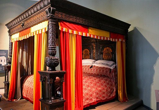 A Guide to the World's Biggest Beds - Time4Sleep