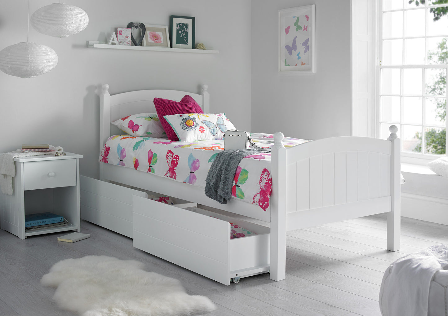 Charleston Solo White Bed Frame Bed time4sleepadmin
