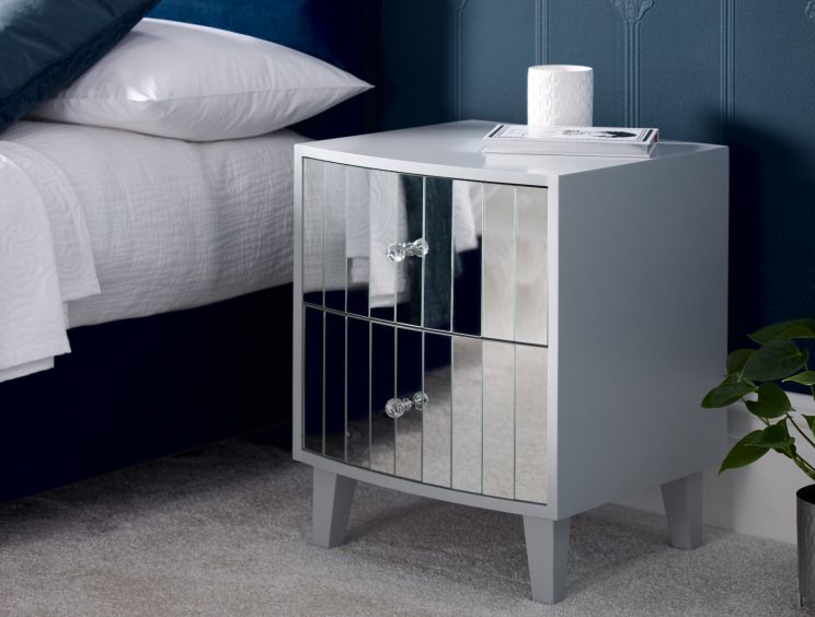2 mirrored shop bedside table